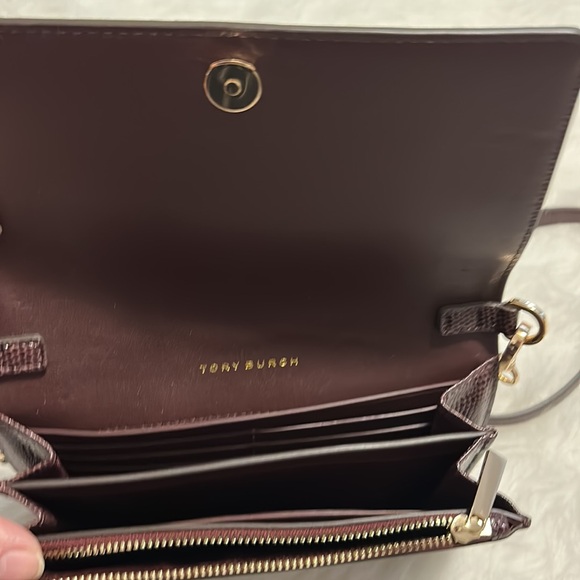 Tory Burch Emerson Embossed Lizard Chain Wallet - Picture 2 of 8